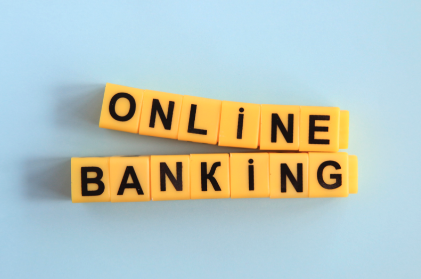 Pourquoi la banque en ligne est-elle supérieure à une banque ordinaire en termes de commodité et d'attrait ?