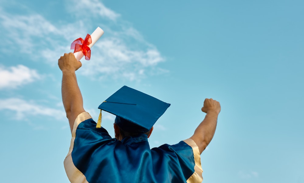 Décrocher son Diplôme d'Assistant De Vie aux Familles (ADVF) : comment se former et réussir ?